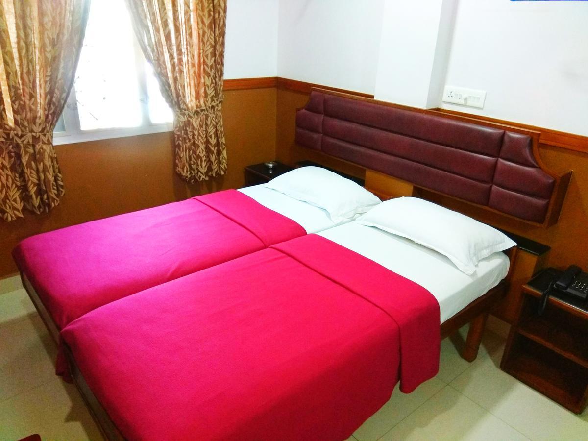 Hotel Maple Regency Kochi Kültér fotó
