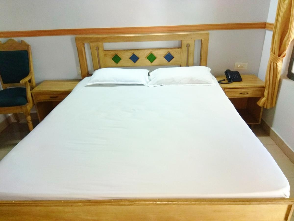 Hotel Maple Regency Kochi Kültér fotó