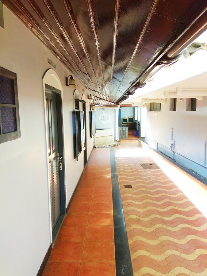 Hotel Maple Regency Kochi Kültér fotó