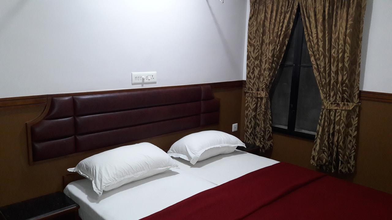 Hotel Maple Regency Kochi Kültér fotó