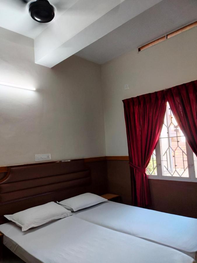 Hotel Maple Regency Kochi Kültér fotó