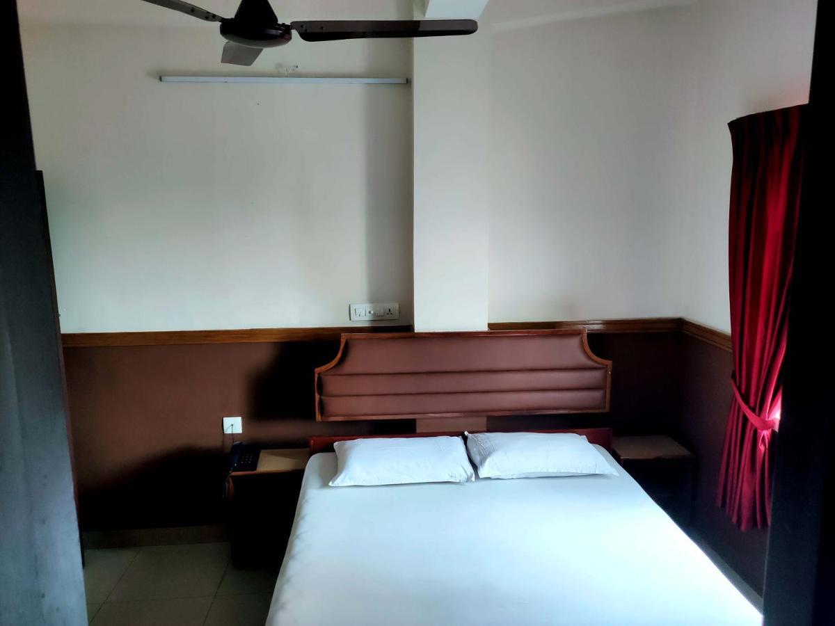 Hotel Maple Regency Kochi Kültér fotó