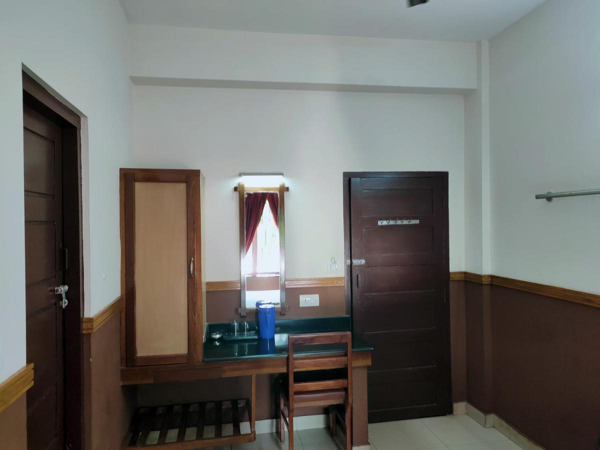 Hotel Maple Regency Kochi Kültér fotó