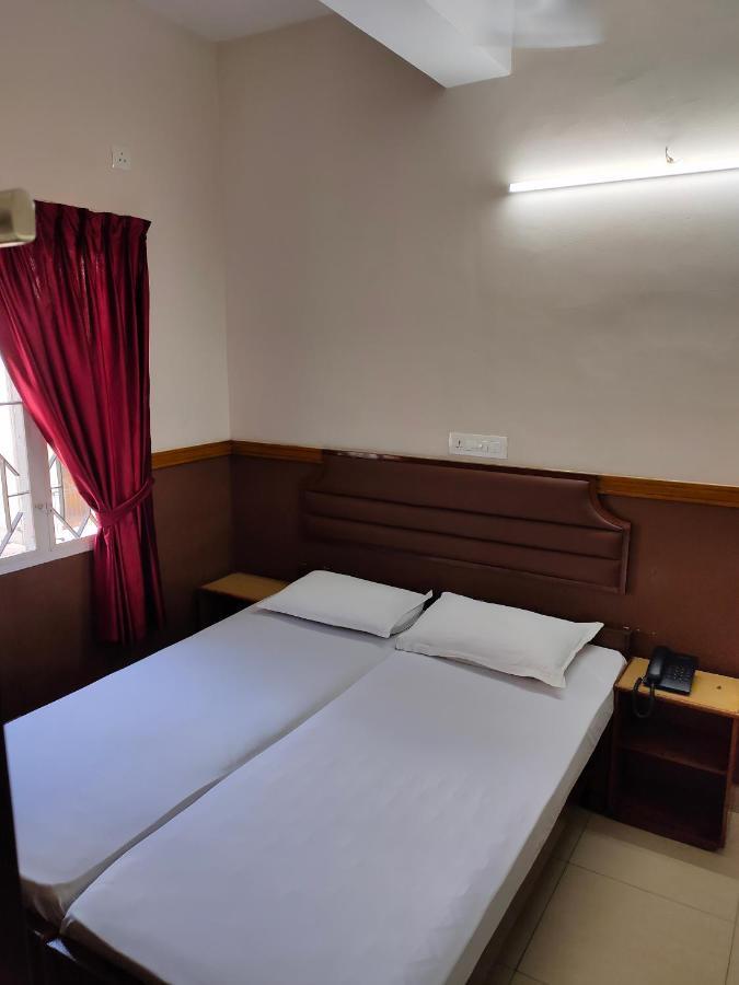 Hotel Maple Regency Kochi Kültér fotó