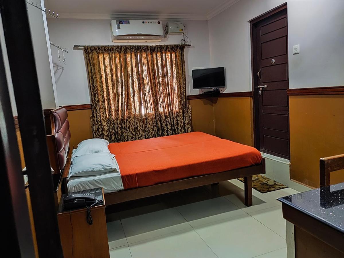 Hotel Maple Regency Kochi Kültér fotó